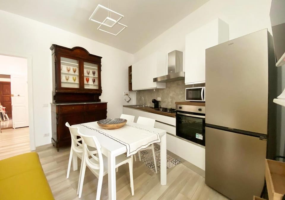 Day, Living room, Seating area, oven, kitchen