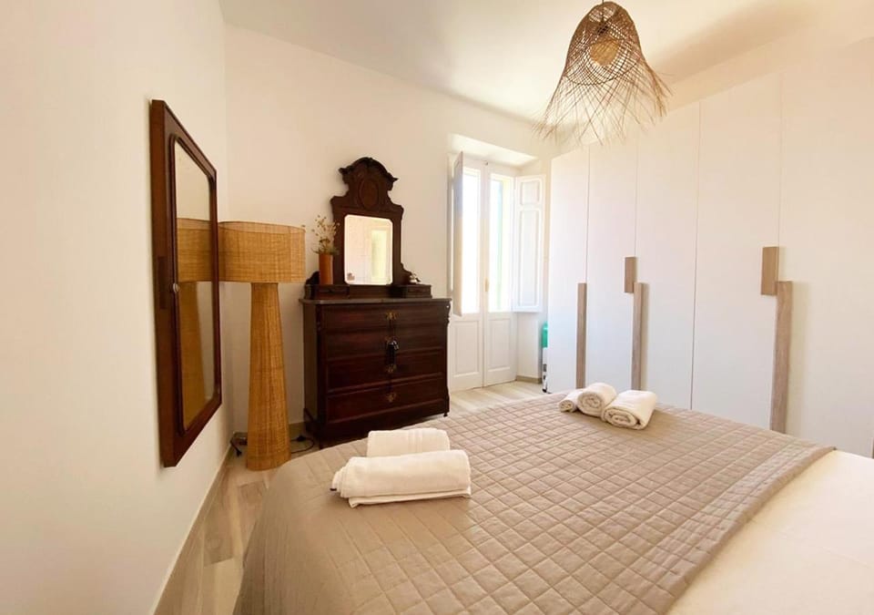 Bed, Photo of the whole room, Bedroom, towels, wardrobe