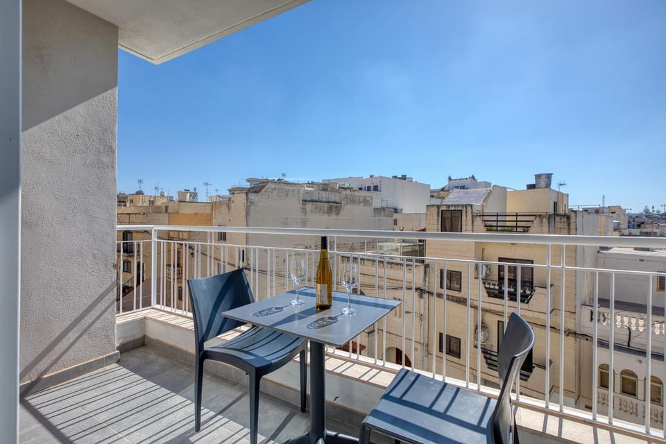 Refined 2 bedroom apartment with balcony KARP1-9 Apartment in Malta