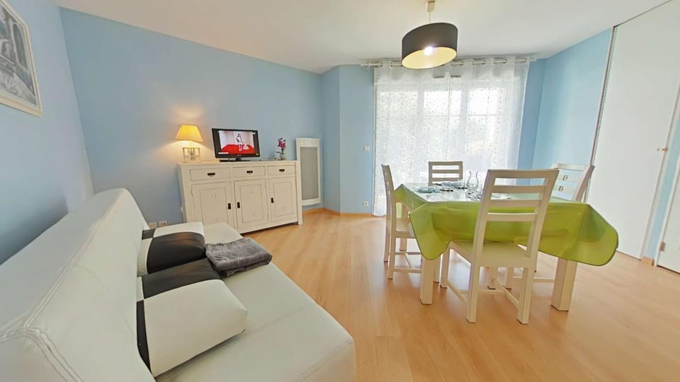 SG010-305 Appart 2 pièces 4 couchages SAINT GILLES CROIX DE VIE Apartment in Saint-Gilles-Croix-de-Vie