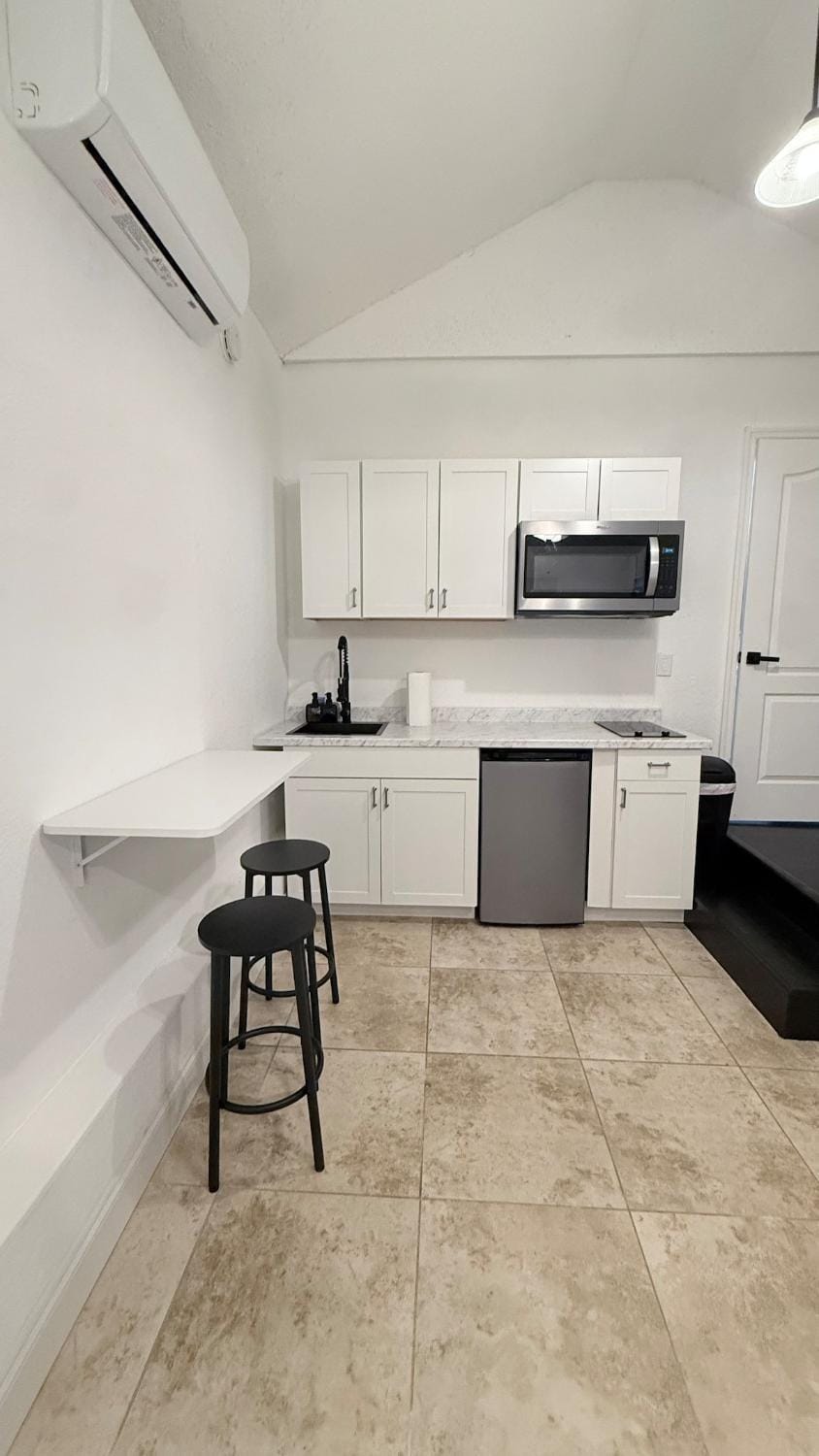 Private Queen Suite in Prime Downtown Location Apartment in Ocala