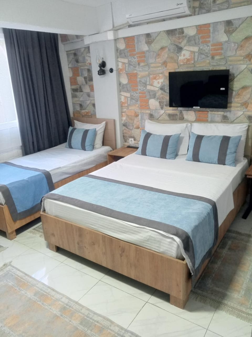 Bed, TV and multimedia, Bedroom