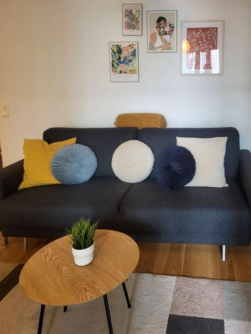 Living room, Seating area