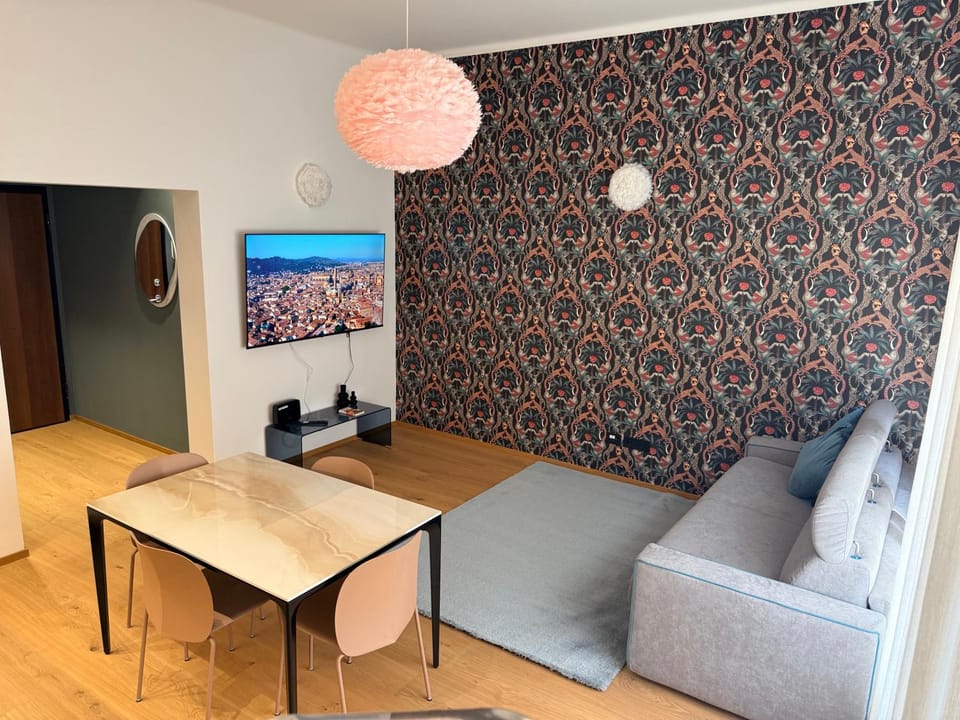 TV and multimedia, Living room, Dining area