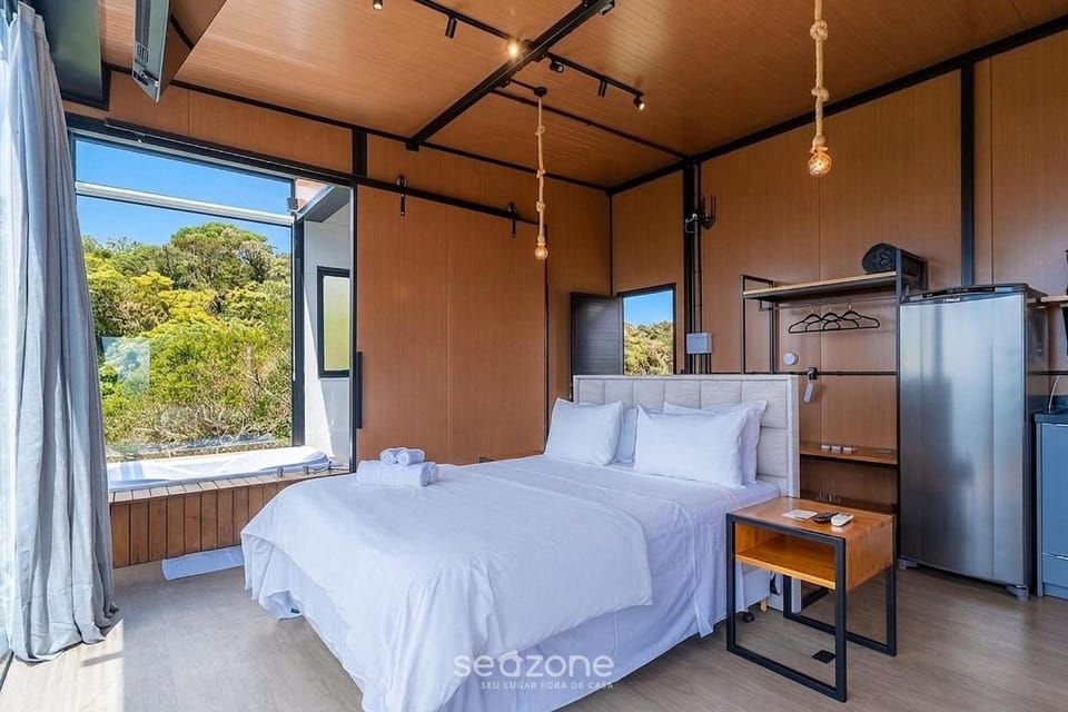 Bed, Hot Tub