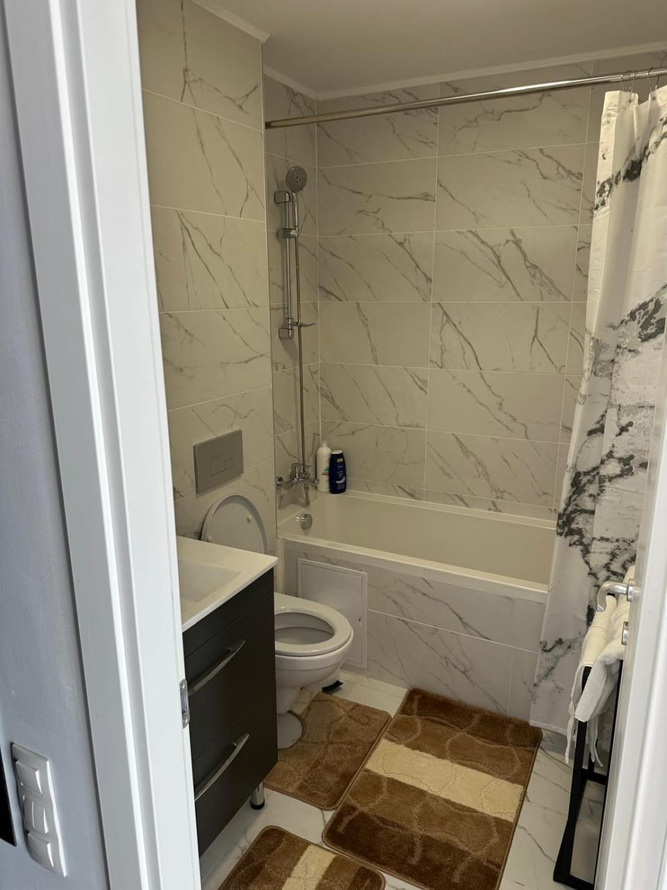 Shower, Toilet, Bathroom, Bath