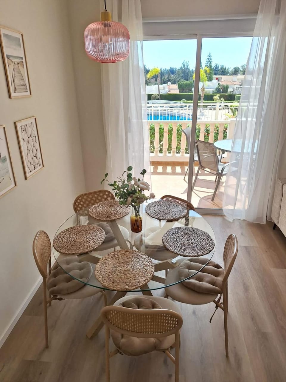 View (from property/room), Living room, Dining area