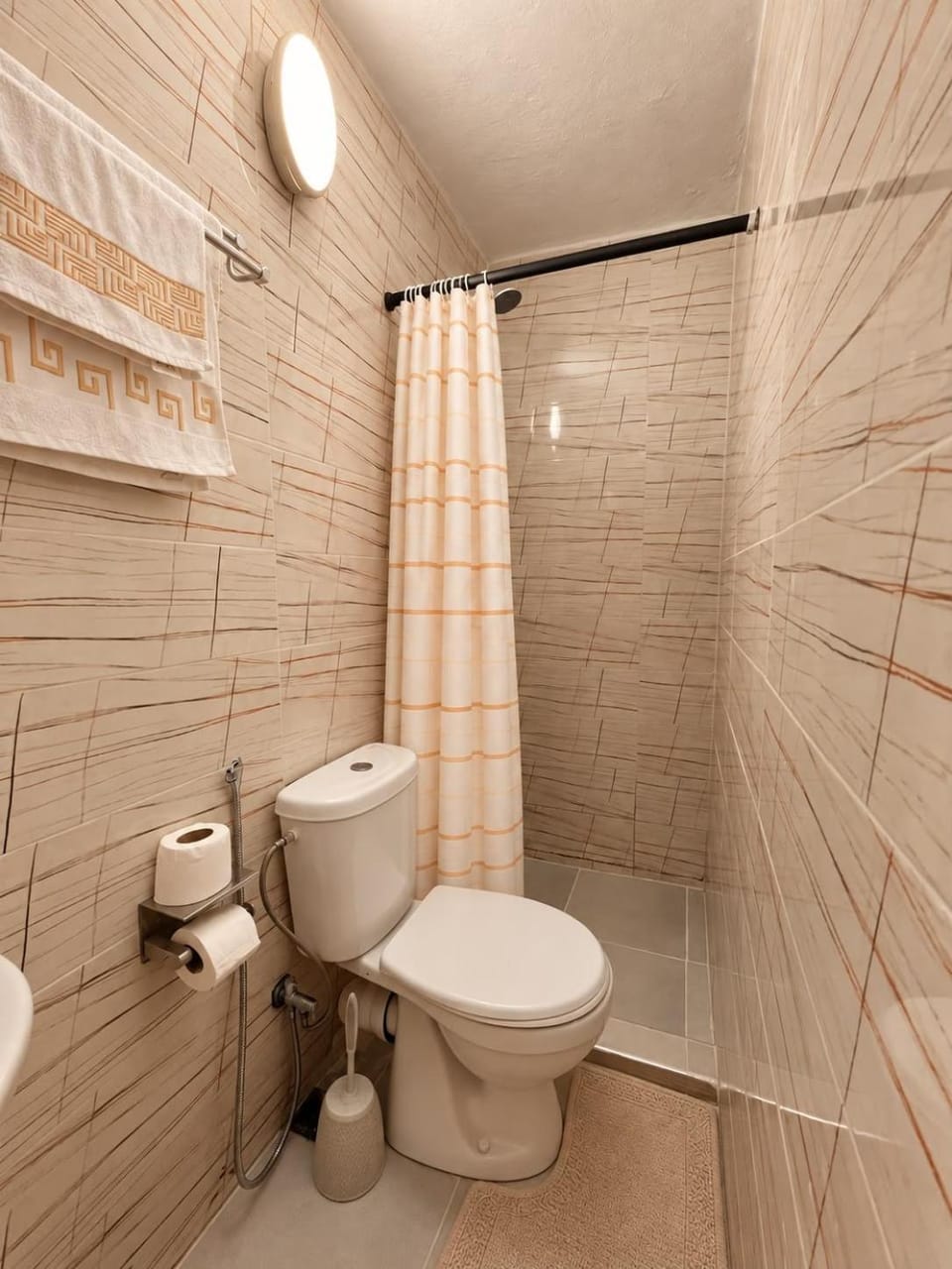 Shower, Toilet, Bathroom, towels