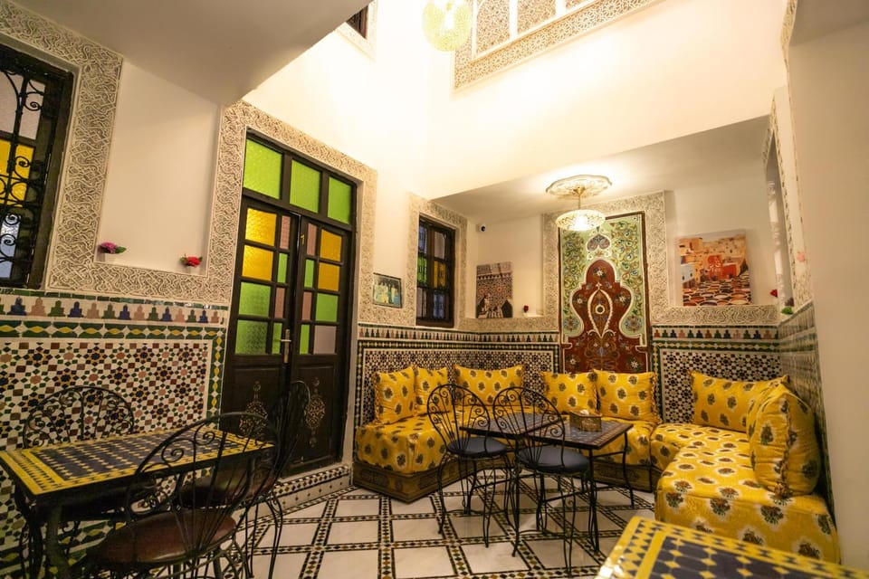 Restaurant/places to eat, Living room, Banquet/Function facilities, Seating area