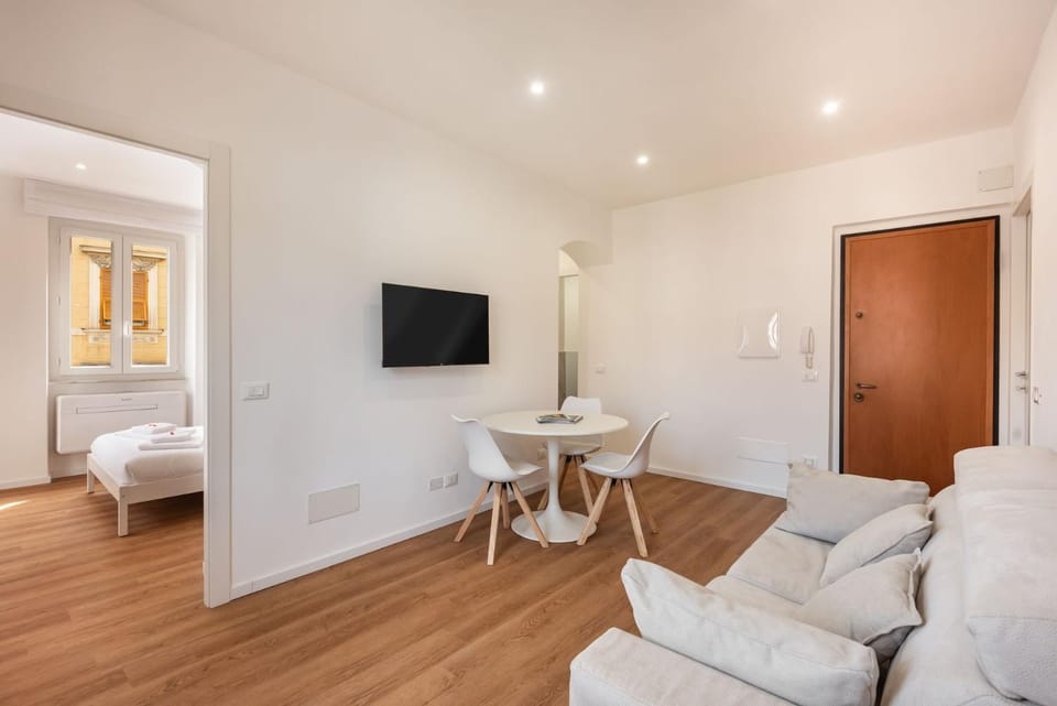 Binario 79 5Terre 8min-In front of the station,A-C Apartment in La Spezia