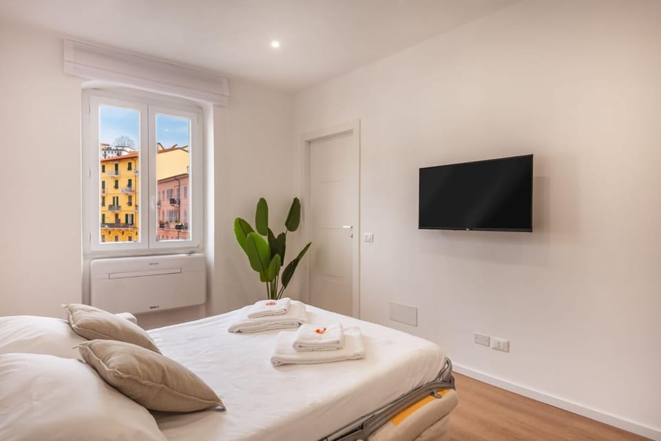 Binario 79 5Terre 8min-In front of the station,A-C Apartment in La Spezia