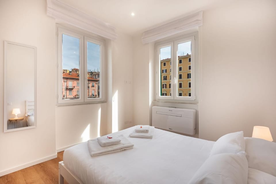 Binario 79 5Terre 8min-In front of the station,A-C Apartment in La Spezia