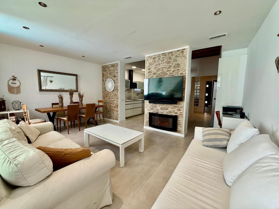 TV and multimedia, Living room, Dining area