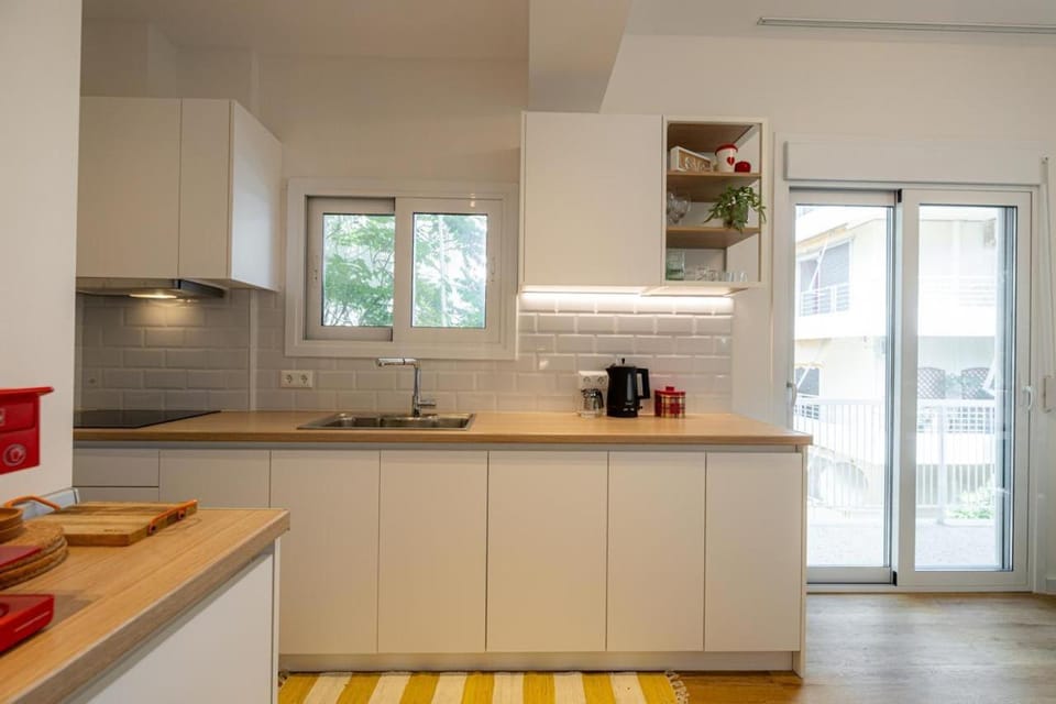 Colorful Seaside Nest on Athens Riviera Apartment in South Athens