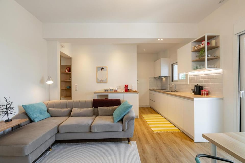 Colorful Seaside Nest on Athens Riviera Apartment in South Athens