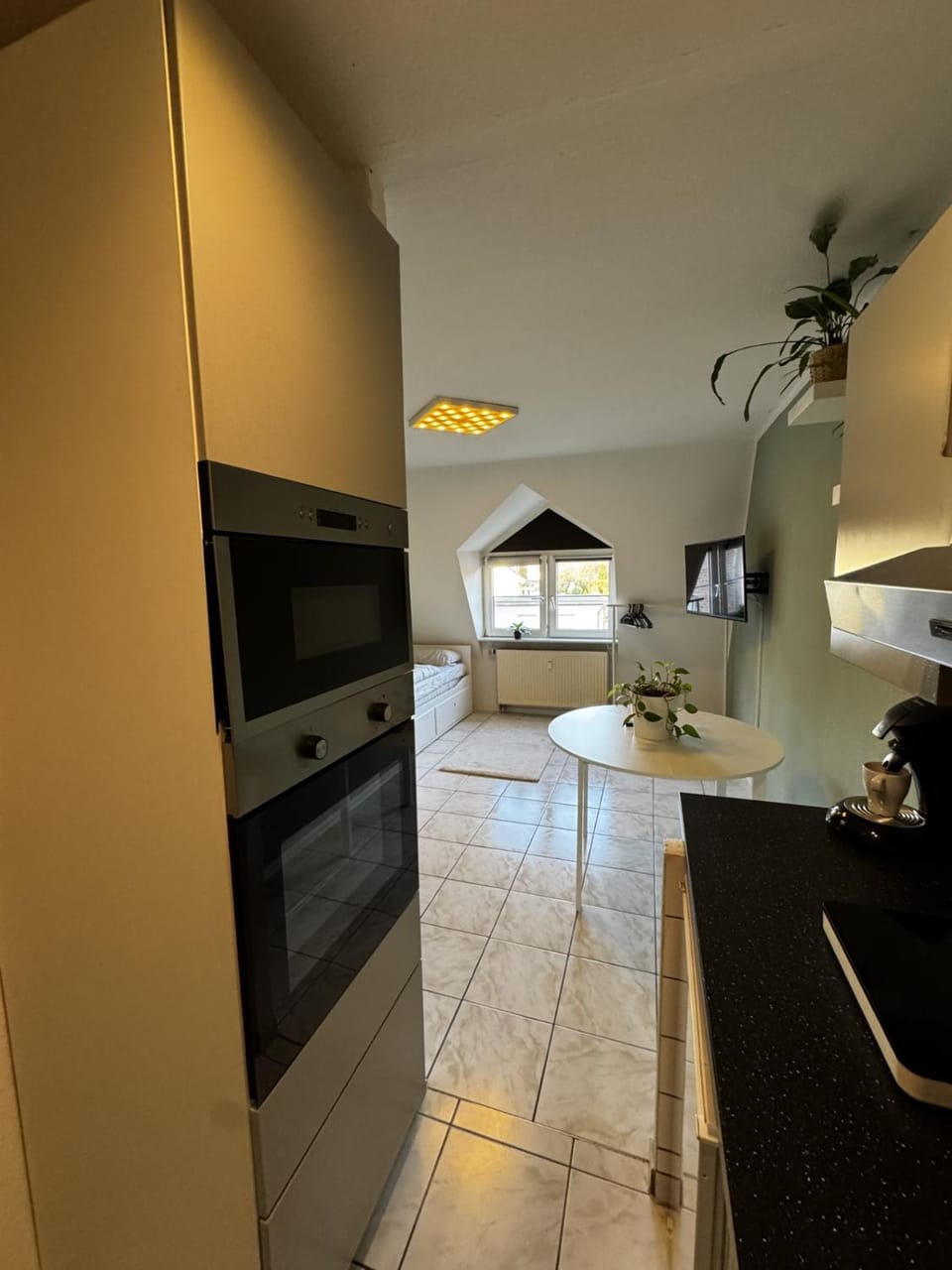 Balcony/Terrace, microwave, kitchen