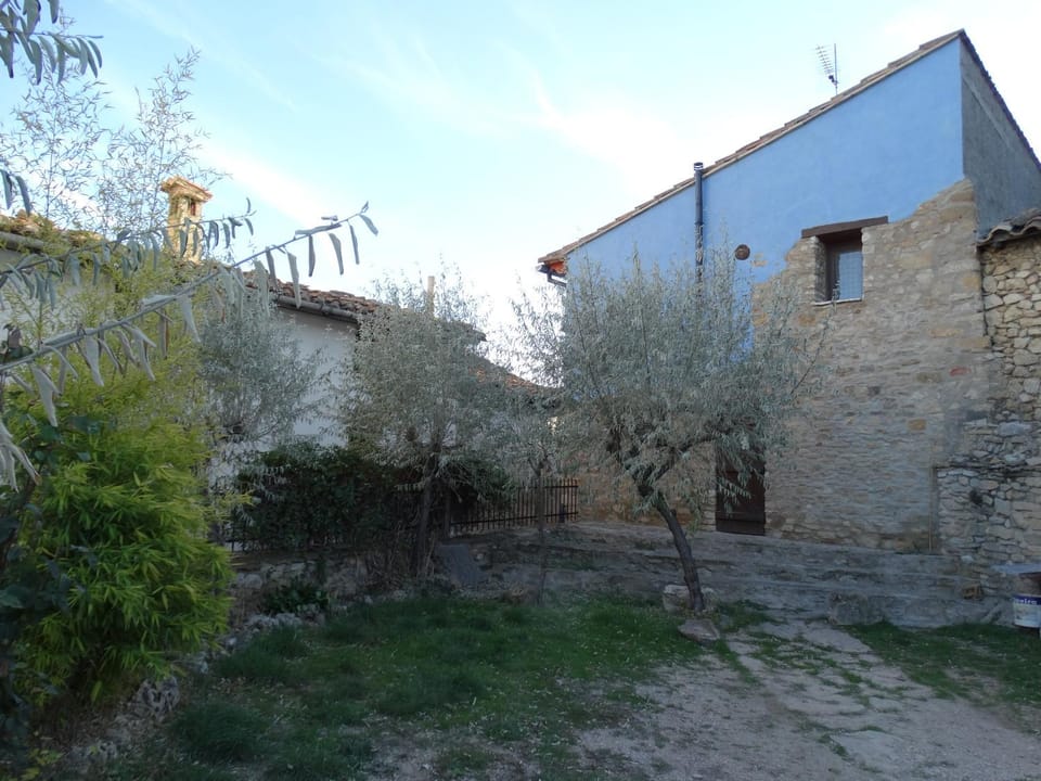 Facade/entrance, BBQ facilities, Garden