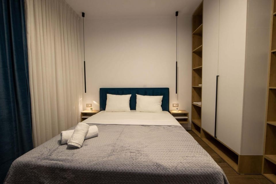 Bed, Photo of the whole room, Bedroom, towels