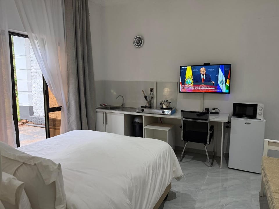 Ryans Guest House Shawasha Hills Studio Bed and Breakfast in Harare