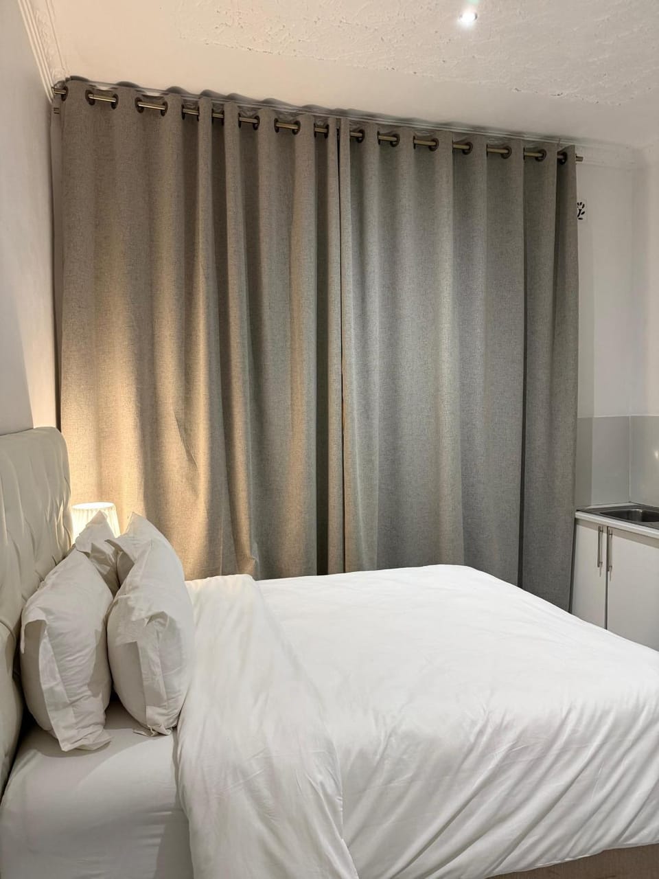 Ryans Guest House Shawasha Hills Studio Bed and Breakfast in Harare