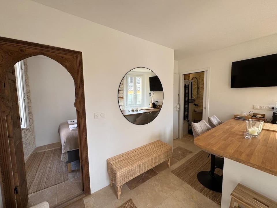 Le Cosy Revely, 2 pièces sur les remparts , climatisé Apartment in Antibes