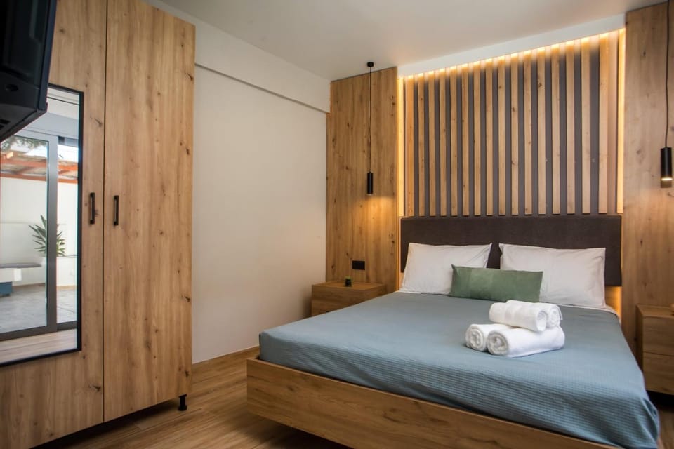 Bed, TV and multimedia, Bedroom, towels, wardrobe