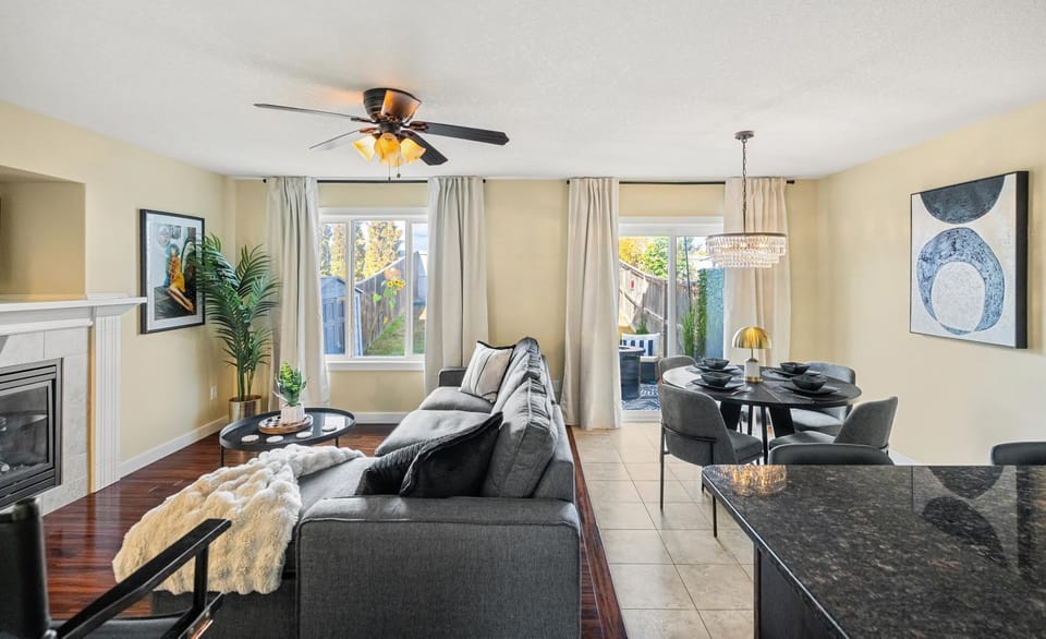 Hollywood Hideaway Sauna Home Theater BBQ House in Edmonton
