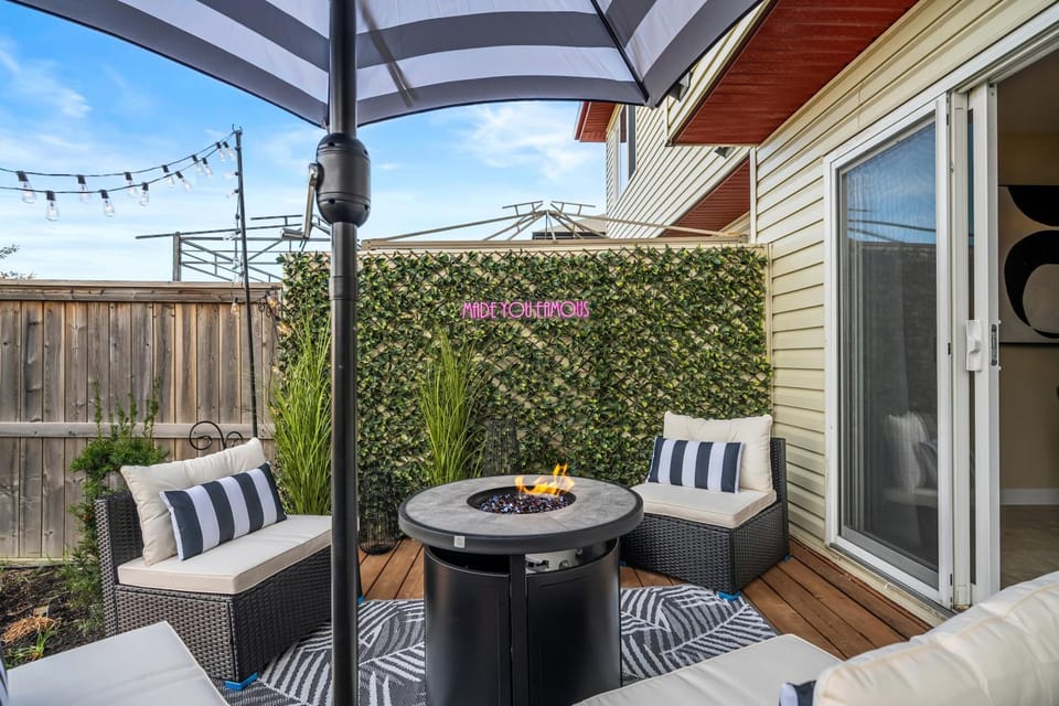 Hollywood Hideaway Sauna Home Theater BBQ House in Edmonton