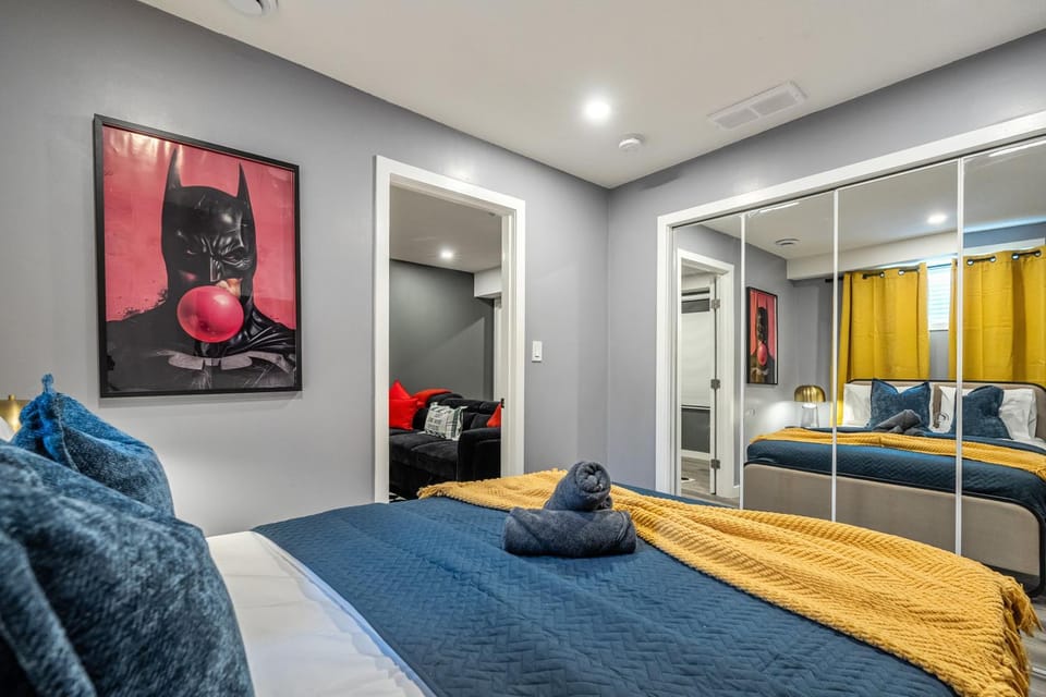 Hollywood Hideaway Sauna Home Theater BBQ House in Edmonton