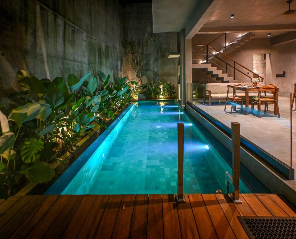 Restaurant/places to eat, Swimming pool