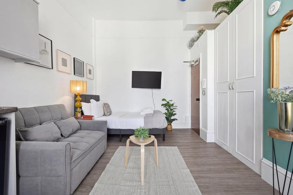 AURORA Hyde Park stay by KeyHol Luxury Apartment in City of Westminster