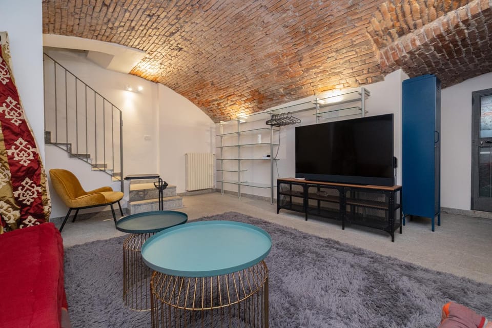 Communal lounge/ TV room, TV and multimedia, Living room, Seating area, Evening entertainment