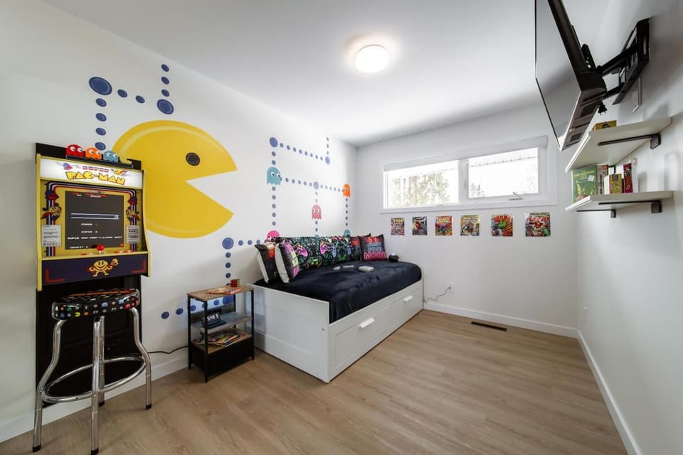 Arcadian Origins by Eco Escapes House in Edmonton