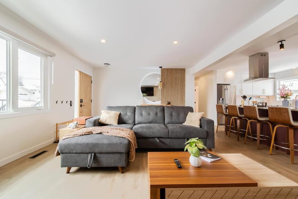 Arcadian Origins by Eco Escapes House in Edmonton