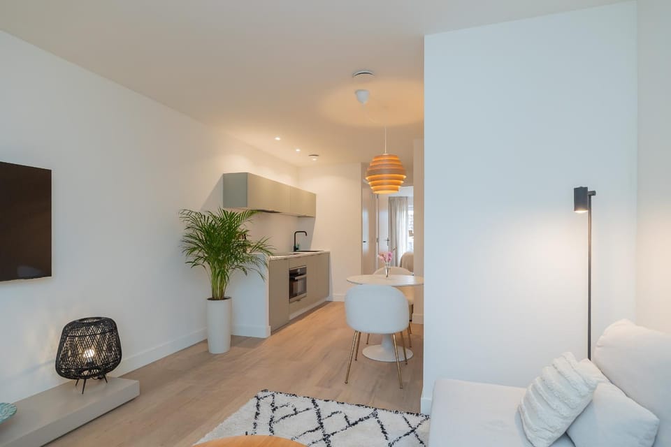 Kitchen or kitchenette, Dining area, stove