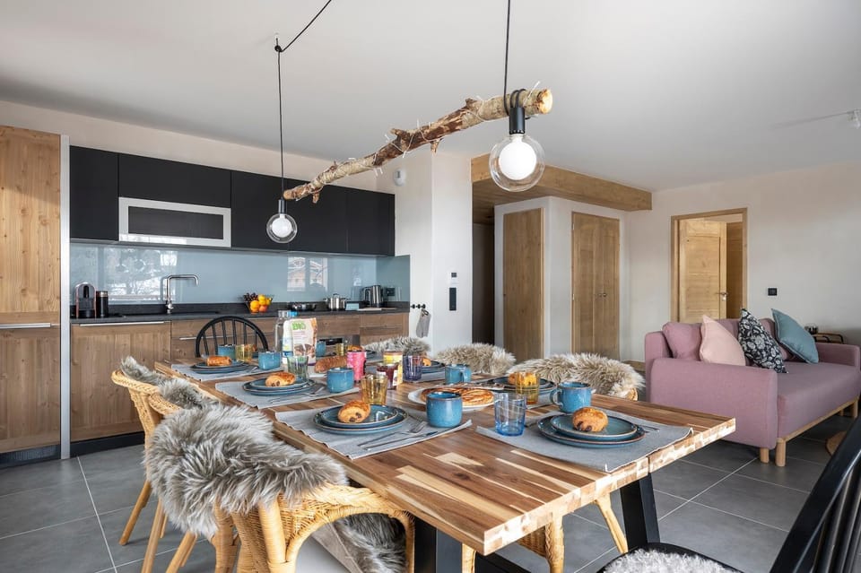 Living room, Dining area