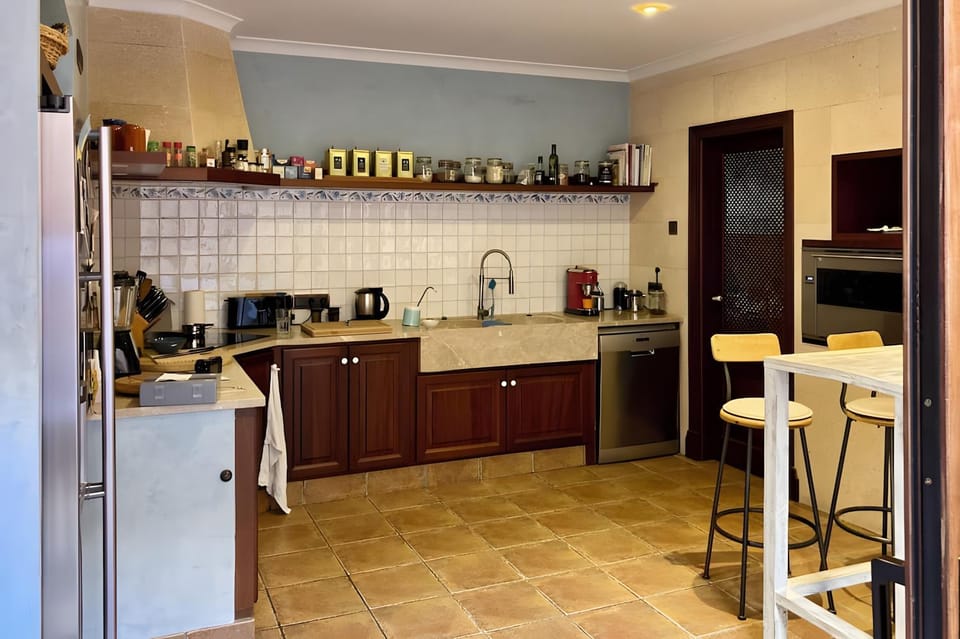 Kitchen or kitchenette, Living room
