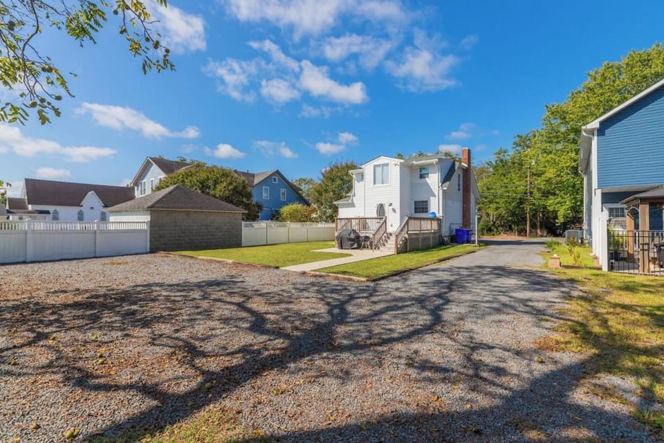 Bethany Breeze Cozy 4BR Bungalow 2 Miles to Sand! House in Ocean View