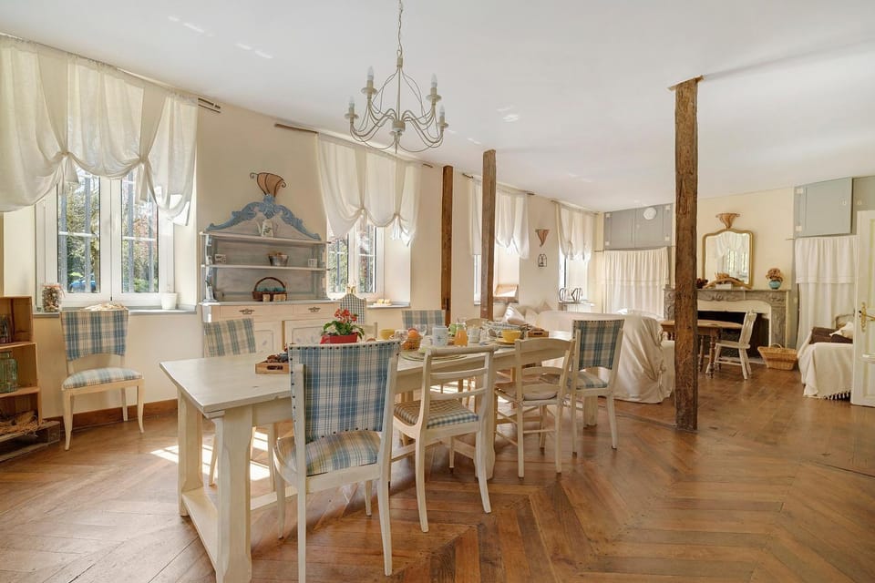 Property building, Living room