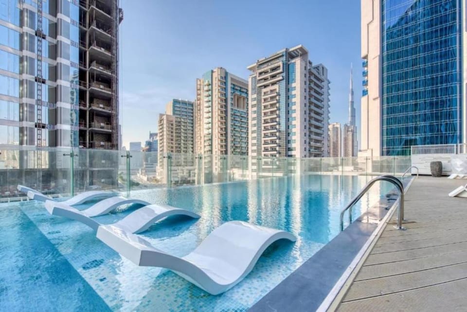 High-floor | Canal & Skyline Views | Flexible 1.5BR | Walk to Downtown Apartment in Dubai