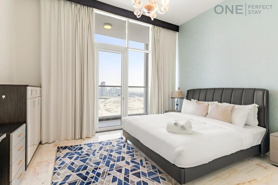 High-floor | Canal & Skyline Views | Flexible 1.5BR | Walk to Downtown Apartment in Dubai