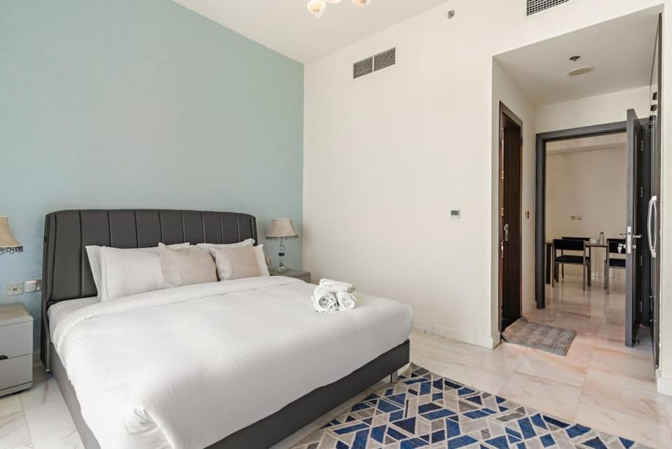 High-floor | Canal & Skyline Views | Flexible 1.5BR | Walk to Downtown Apartment in Dubai