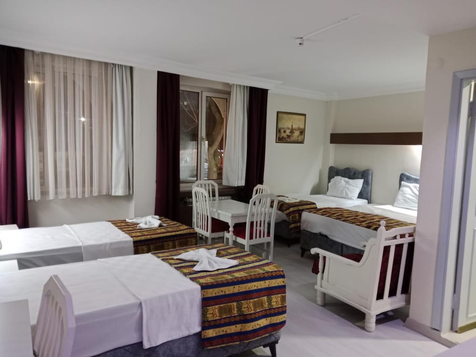 Photo of the whole room, Bedroom, Family