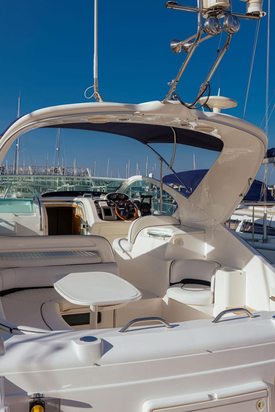 Luxuoso Barco - Lisboa Parque das Nações Docked boat in Lisbon
