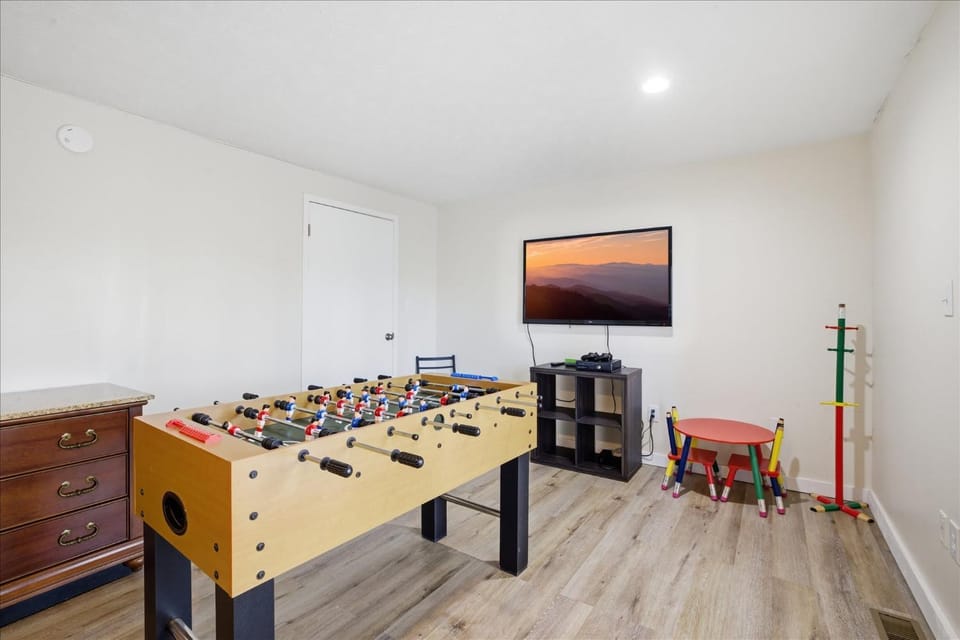 Working 9 to Pine by Beyond Expectations with Views Apartment in Sevier County
