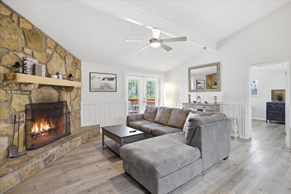 Coat of Many Views by Beyond Expectations Apartment in Sevier County