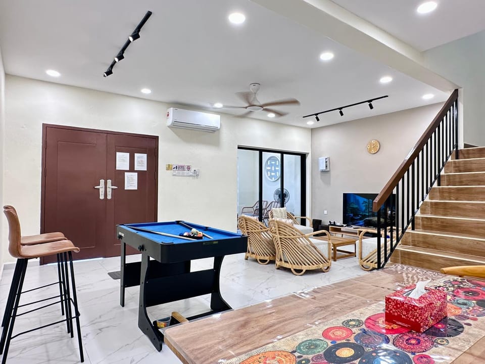 Living room, Seating area, Dining area