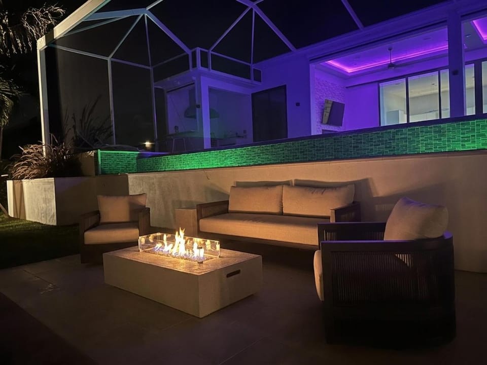 CoralVilla Aesthetic View - on water, pool, spa, boating, BBQ, tiki hut House in Cape Coral