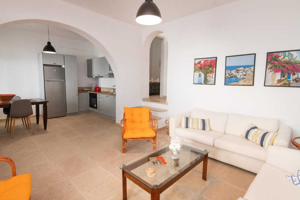 Kitchen or kitchenette, Living room, Seating area