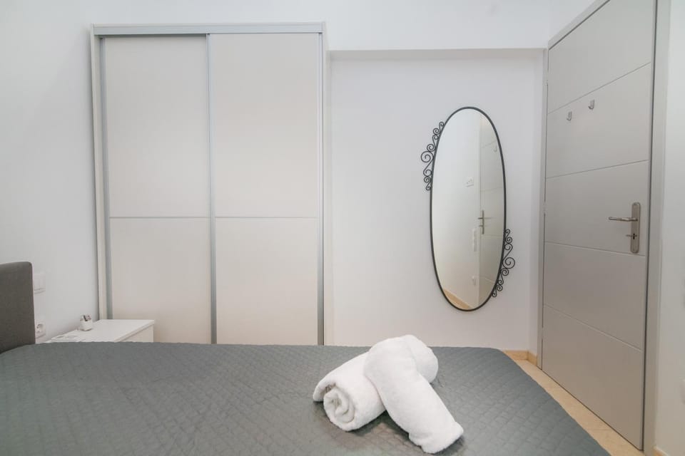 Bed, Bathroom, Photo of the whole room, Bedroom, towels, wardrobe